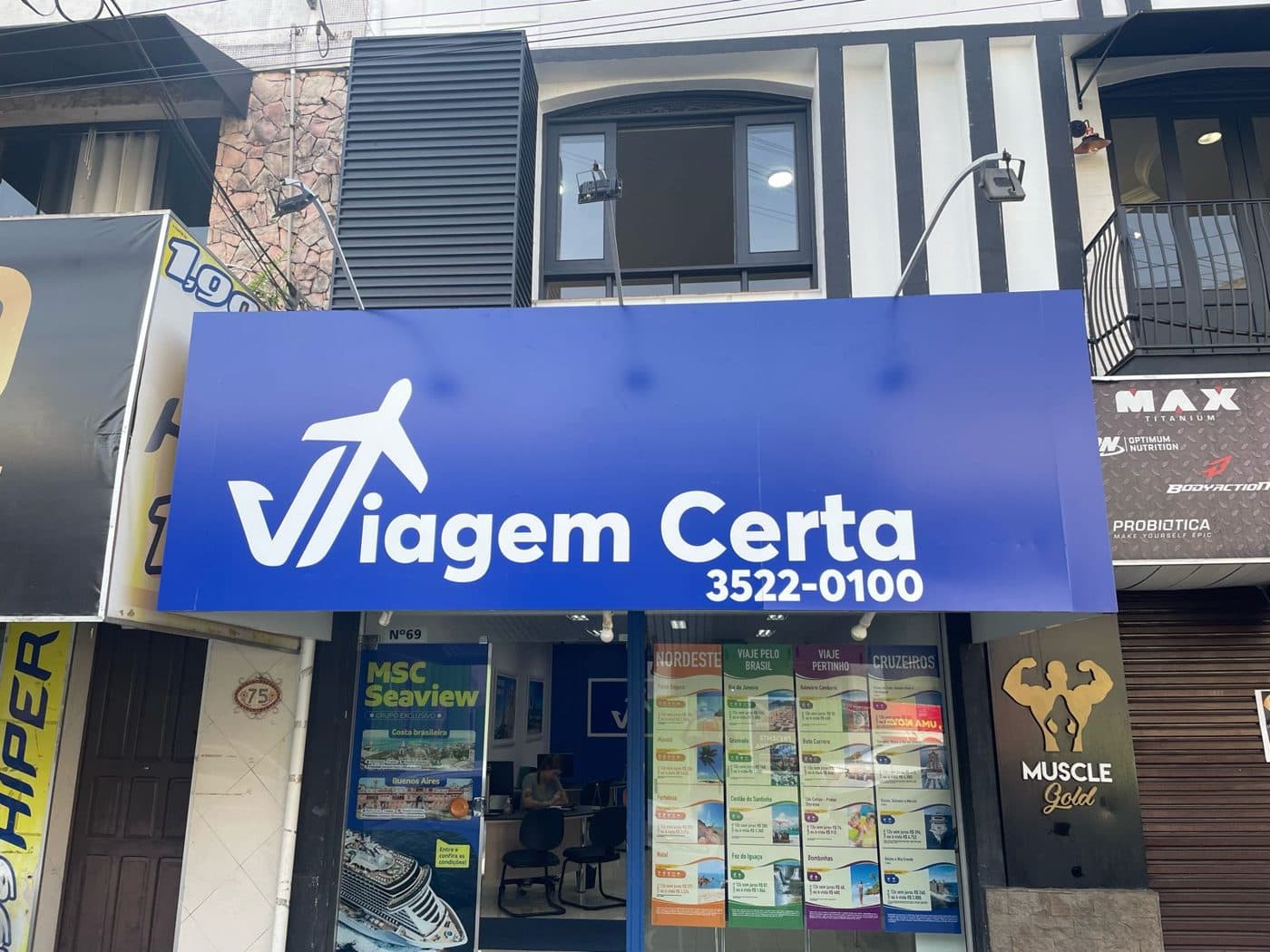Fachada da agência Viagem Certa, na R. Prof. Cleto, 69